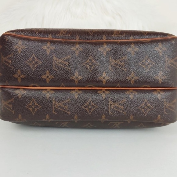 Louis Vuitton Reporter Monogram Crossbody - Picture 11 of 15